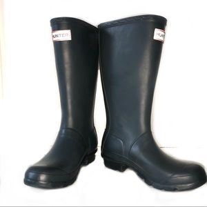 Hunter blue original rain boots, 3f/2m